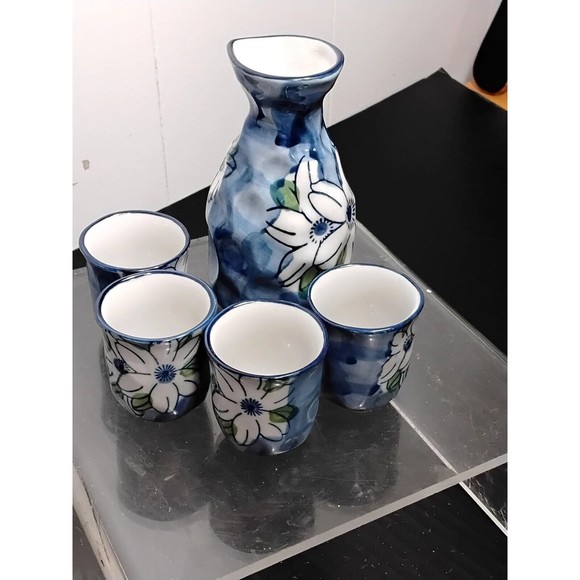 Ceramic Sake 5 pcs Set pitcher and 4 cups Blue floral design - Picture 2 of 2